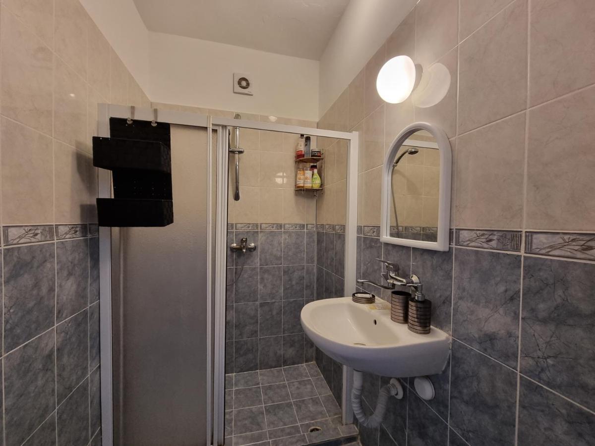 Reni'S Apartment-With Private Parking In Center Burgas Extérieur photo