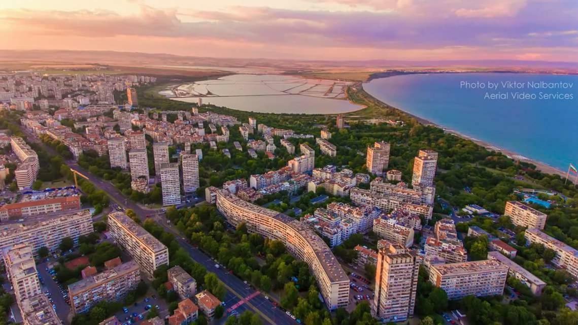 Reni'S Apartment-With Private Parking In Center Burgas Extérieur photo